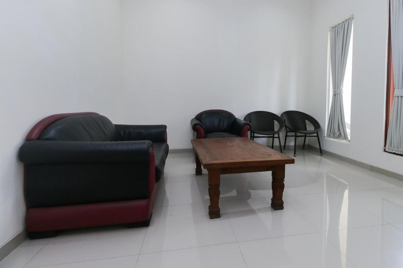 Reddoorz Plus At Panorama Villas Batu Batu  Extérieur photo